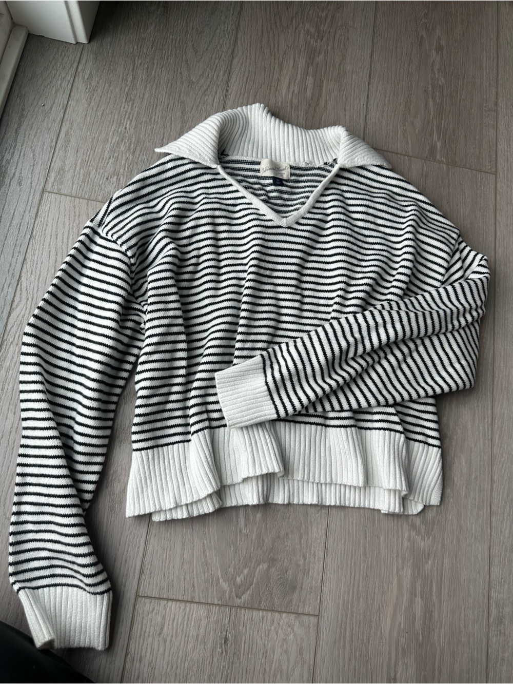 Universal Thread Black & White Striped V‑Neck Sweater